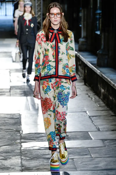 Look 18